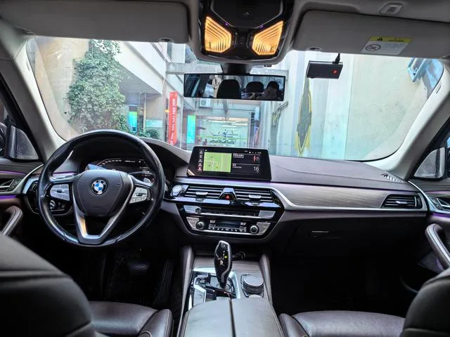 BMW 5 Series 2020 530Li Premium Class Luxury Set interior photo 11 BMW 5 Series 2020 530Li Premium Class Luxury Set interior photo 11