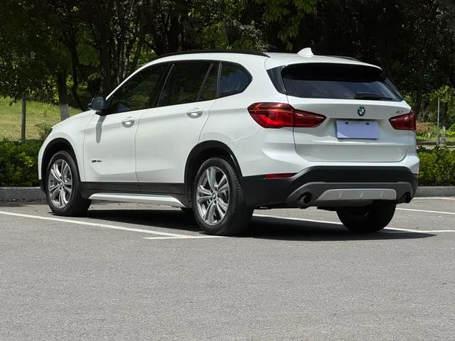 BMW X1 2016 sDrive20Li De lujo exterior foto 5 BMW X1 2016 sDrive20Li De lujo exterior foto 5