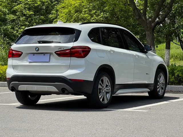 BMW X1 2016 sDrive20Li De lujo exterior foto 7 BMW X1 2016 sDrive20Li De lujo exterior foto 7