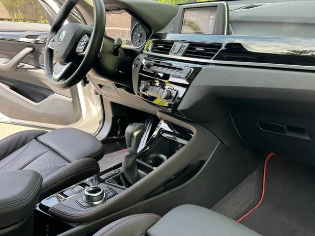 BMW X1 2016 sDrive20Li De lujo interior foto 12 BMW X1 2016 sDrive20Li De lujo interior foto 12
