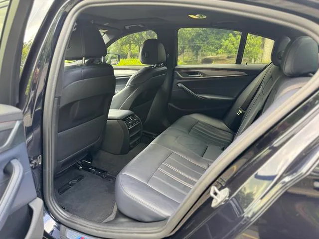 BMW 5 Series 2020 525i M Sports suit interior photo 11 BMW 5 Series 2020 525i M Sports suit interior photo 11