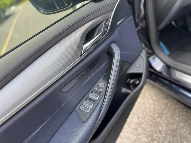 BMW 5 Series 2020 525i M Sports suit interior photo 17 BMW 5 Series 2020 525i M Sports suit interior photo 17