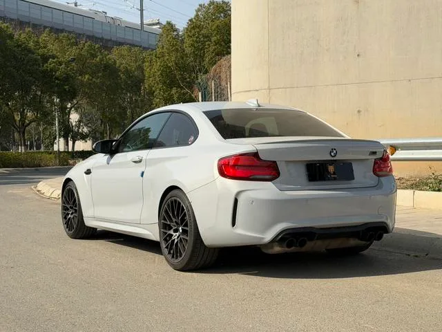 BMW M2 2018 M2 Versión Thunder exterior foto 4 BMW M2 2018 M2 Versión Thunder exterior foto 4