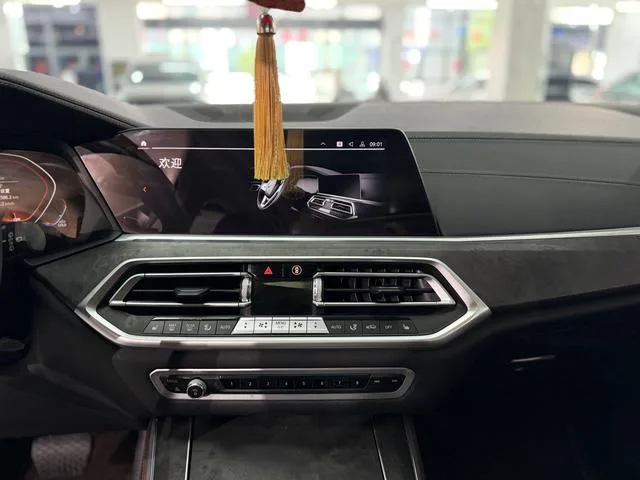 BMW X5 2021 xDrive40i M Sports suit interior photo 9