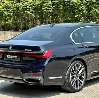 BMW 7 Series 2021 740Li Líder M Conjunto deportivo exterior foto 3 BMW 7 Series 2021 740Li Líder M Conjunto deportivo exterior foto 3