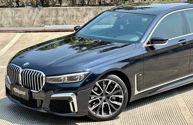BMW 7 Series 2021 740Li Líder M Conjunto deportivo exterior foto 4 BMW 7 Series 2021 740Li Líder M Conjunto deportivo exterior foto 4