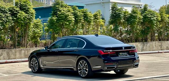 BMW 7 Series 2021 740Li Líder M Conjunto deportivo exterior foto 7 BMW 7 Series 2021 740Li Líder M Conjunto deportivo exterior foto 7