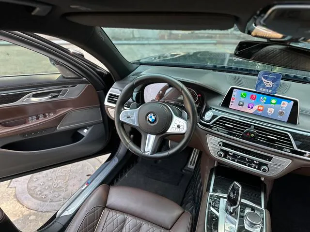 BMW 7 Series 2021 740Li Líder M Conjunto deportivo interior foto 12 BMW 7 Series 2021 740Li Líder M Conjunto deportivo interior foto 12