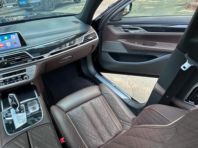BMW 7 Series 2021 740Li Líder M Conjunto deportivo interior foto 14 BMW 7 Series 2021 740Li Líder M Conjunto deportivo interior foto 14