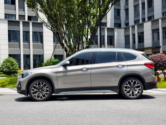 BMW X1 2020 xDrive25Li Premium Class exterior photo 2