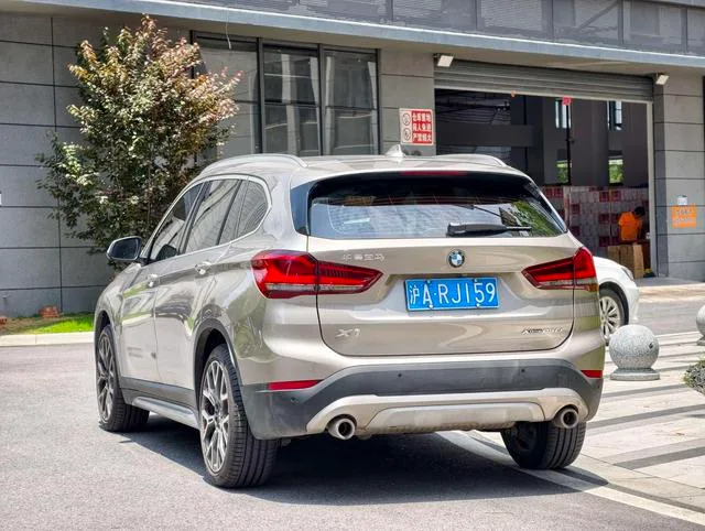 BMW X1 2020 xDrive25Li Premium Class exterior photo 3