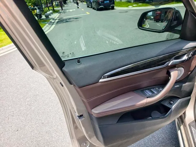 BMW X1 2020 xDrive25Li Premium Class exterior photo 9
