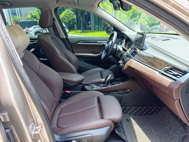BMW X1 2020 xDrive25Li Premium Class interior photo 12