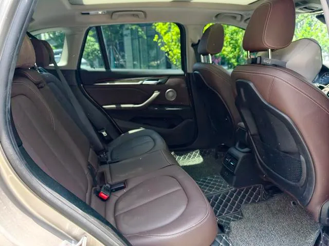BMW X1 2020 xDrive25Li Premium Class interior photo 14