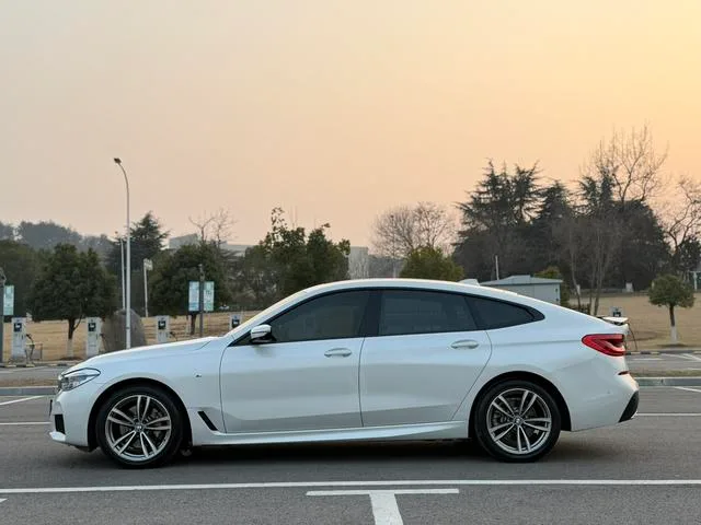 BMW 6 Series GT 2019 630i M Sports suit exterior photo 4