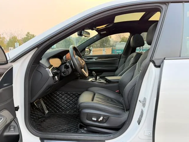 BMW 6 Series GT 2019 630i M Sports suit exterior photo 5