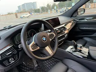 BMW 6 Series GT 2019 630i M Sports suit exterior photo 6