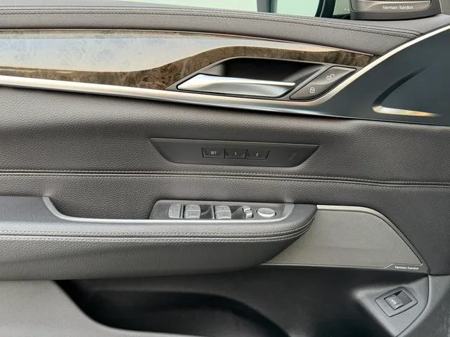 BMW 6 Series GT 2019 630i M Sports suit exterior photo 9
