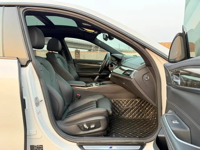 BMW 6 Series GT 2019 630i M Sports suit interior photo 16