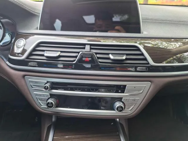 BMW 7 Series 2017 730Li Leading Type interior photo 10 BMW 7 Series 2017 730Li Leading Type interior photo 10