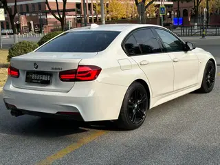 BMW 3 Series 2019 320i M Sports Obsidian Night Edition interior photo 20 BMW 3 Series 2019 320i M Sports Obsidian Night Edition interior photo 20
