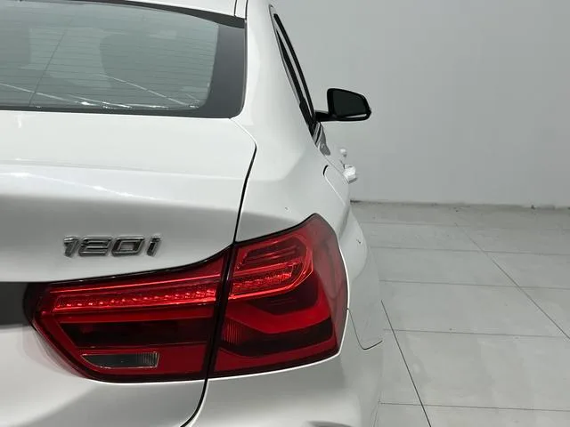 BMW 1 Series 2020 120i M Conjunto deportivo exterior foto 7 BMW 1 Series 2020 120i M Conjunto deportivo exterior foto 7