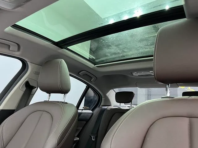 BMW 1 Series 2020 120i M Conjunto deportivo interior foto 13 BMW 1 Series 2020 120i M Conjunto deportivo interior foto 13