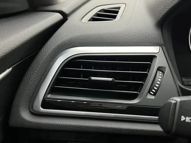 BMW 1 Series 2020 120i M Conjunto deportivo interior foto 20 BMW 1 Series 2020 120i M Conjunto deportivo interior foto 20