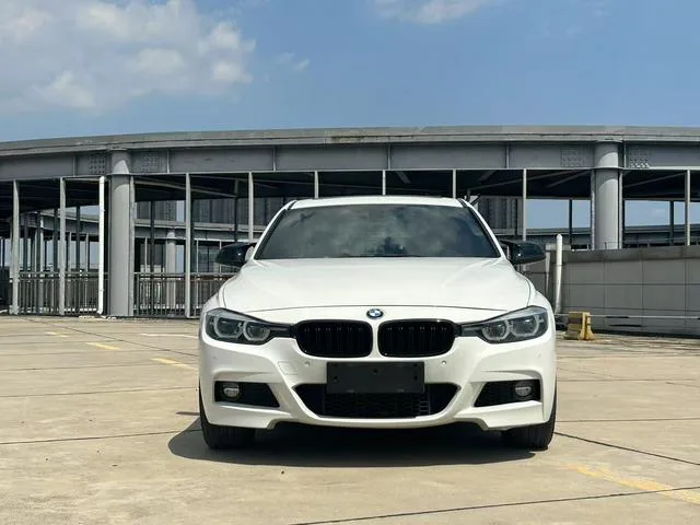 BMW 3 Series 2018 330i M Édition de nuit sportive Yao extérieur photo 2 BMW 3 Series 2018 330i M Édition de nuit sportive Yao extérieur photo 2