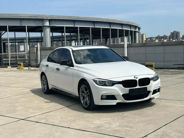 BMW 3 Series 2018 330i M Édition de nuit sportive Yao extérieur photo 3 BMW 3 Series 2018 330i M Édition de nuit sportive Yao extérieur photo 3