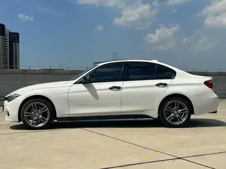 BMW 3 Series 2018 330i M Édition de nuit sportive Yao extérieur photo 5 BMW 3 Series 2018 330i M Édition de nuit sportive Yao extérieur photo 5