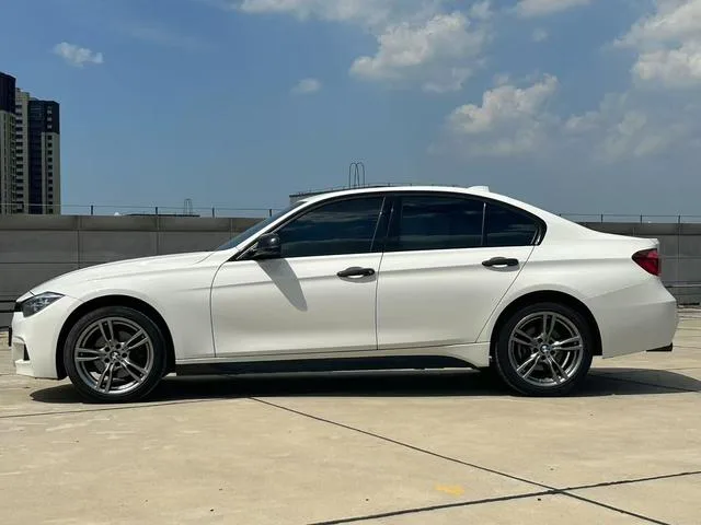 BMW 3 Series 2018 330i M Édition de nuit sportive Yao extérieur photo 5 BMW 3 Series 2018 330i M Édition de nuit sportive Yao extérieur photo 5