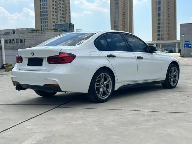 BMW 3 Series 2018 330i M Édition de nuit sportive Yao intérieur photo 6 BMW 3 Series 2018 330i M Édition de nuit sportive Yao intérieur photo 6