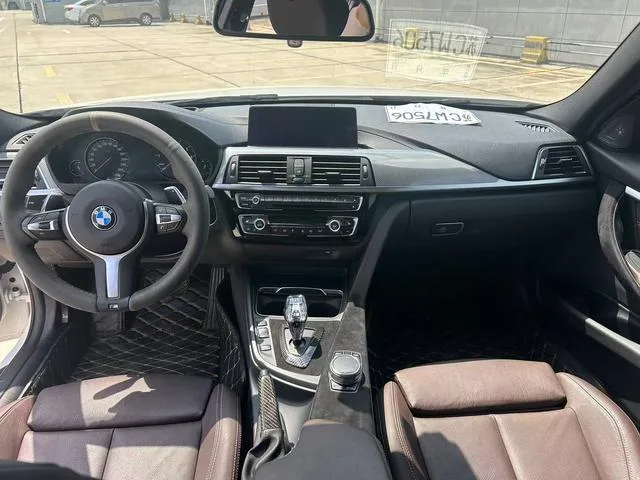 BMW 3 Series 2018 330i M Édition de nuit sportive Yao intérieur photo 9 BMW 3 Series 2018 330i M Édition de nuit sportive Yao intérieur photo 9