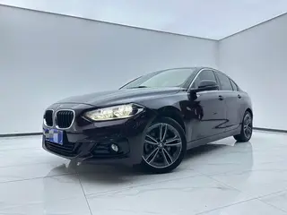 BMW 1 Series 2018 118i Sportif extérieur photo 1 BMW 1 Series 2018 118i Sportif extérieur photo 1