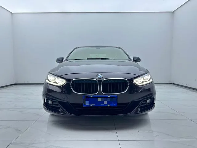 BMW 1 Series 2018 118i Sportif extérieur photo 2 BMW 1 Series 2018 118i Sportif extérieur photo 2
