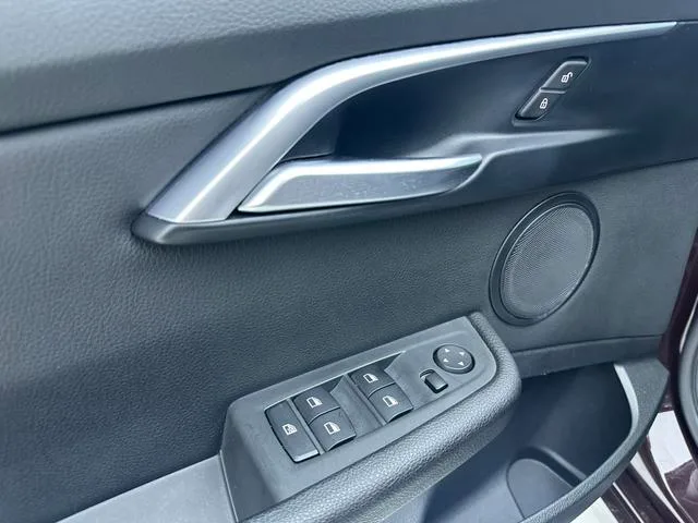 BMW 1 Series 2018 118i Sportif extérieur photo 9 BMW 1 Series 2018 118i Sportif extérieur photo 9