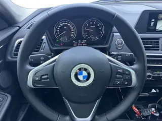 BMW 1 Series 2018 118i Sportif intérieur photo 12 BMW 1 Series 2018 118i Sportif intérieur photo 12