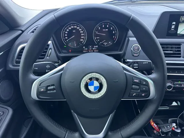 BMW 1 Series 2018 118i Sportif intérieur photo 12 BMW 1 Series 2018 118i Sportif intérieur photo 12