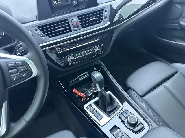 BMW 1 Series 2018 118i Sportif intérieur photo 14 BMW 1 Series 2018 118i Sportif intérieur photo 14