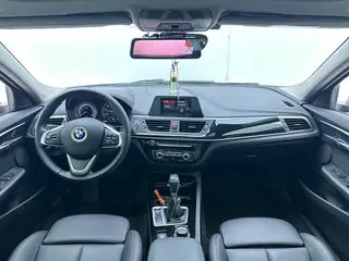 BMW 1 Series 2018 118i Sportif intérieur photo 16 BMW 1 Series 2018 118i Sportif intérieur photo 16