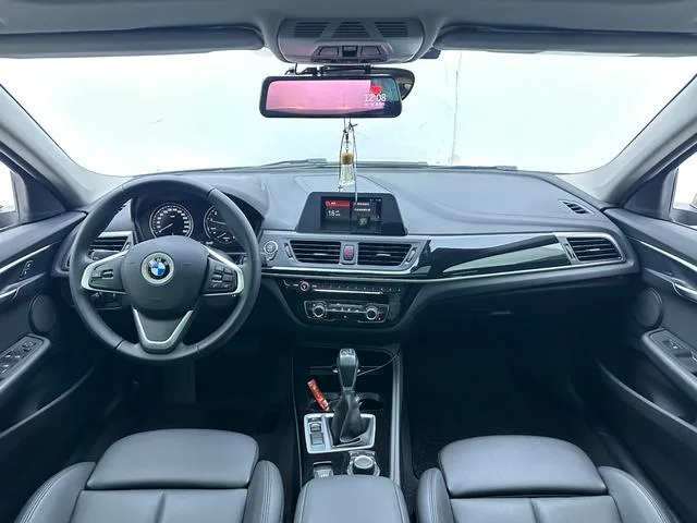 BMW 1 Series 2018 118i Sportif intérieur photo 16 BMW 1 Series 2018 118i Sportif intérieur photo 16