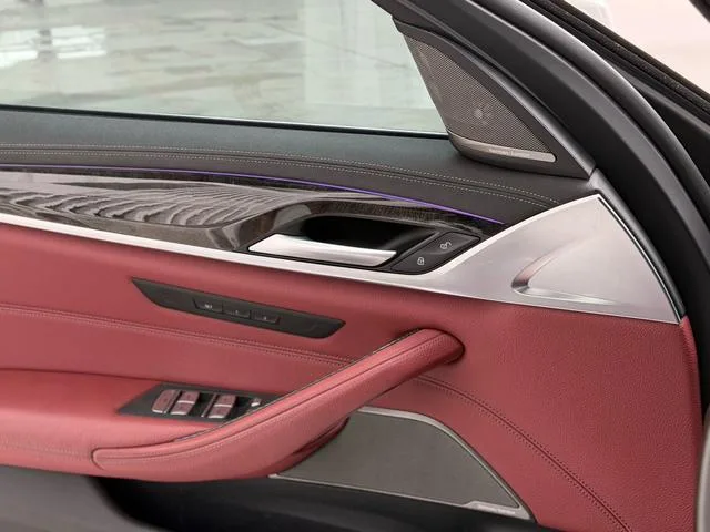 BMW 5 Series 2020 530Li Tipo de lujo M Conjunto deportivo interior foto 9 BMW 5 Series 2020 530Li Tipo de lujo M Conjunto deportivo interior foto 9