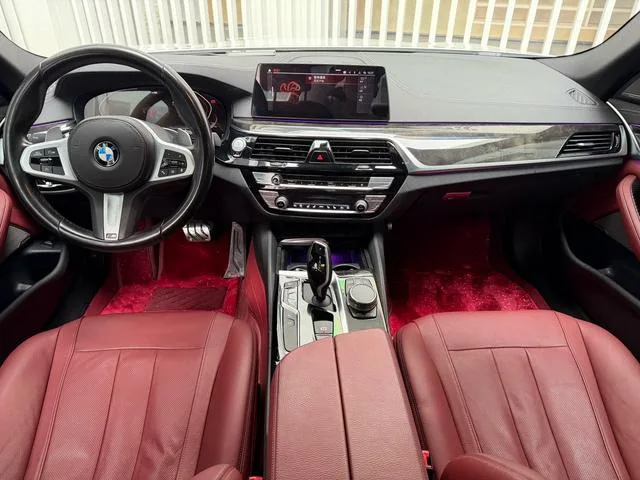 BMW 5 Series 2020 530Li Tipo de lujo M Conjunto deportivo interior foto 13 BMW 5 Series 2020 530Li Tipo de lujo M Conjunto deportivo interior foto 13