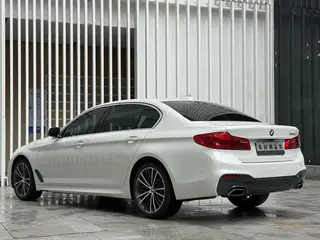 BMW 5 Series 2020 530Li Tipo de lujo M Conjunto deportivo interior foto 14 BMW 5 Series 2020 530Li Tipo de lujo M Conjunto deportivo interior foto 14