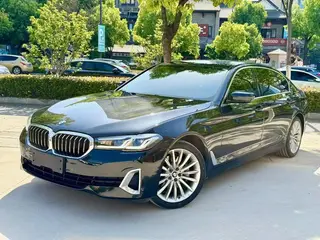 BMW 5 Series 2021 530Li Tipo de lujo Traje de lujo exterior foto 1 BMW 5 Series 2021 530Li Tipo de lujo Traje de lujo exterior foto 1