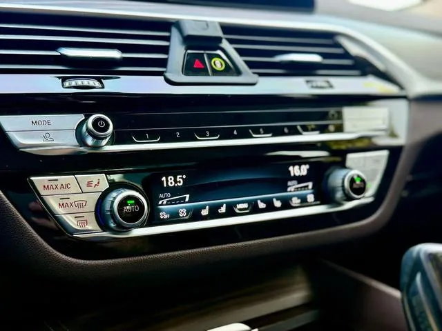 BMW 5 Series 2021 530Li Tipo de lujo Traje de lujo interior foto 6 BMW 5 Series 2021 530Li Tipo de lujo Traje de lujo interior foto 6