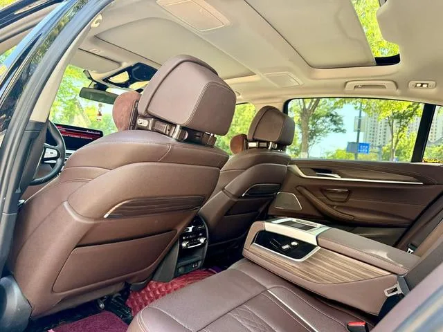 BMW 5 Series 2021 530Li Tipo de lujo Traje de lujo interior foto 7 BMW 5 Series 2021 530Li Tipo de lujo Traje de lujo interior foto 7