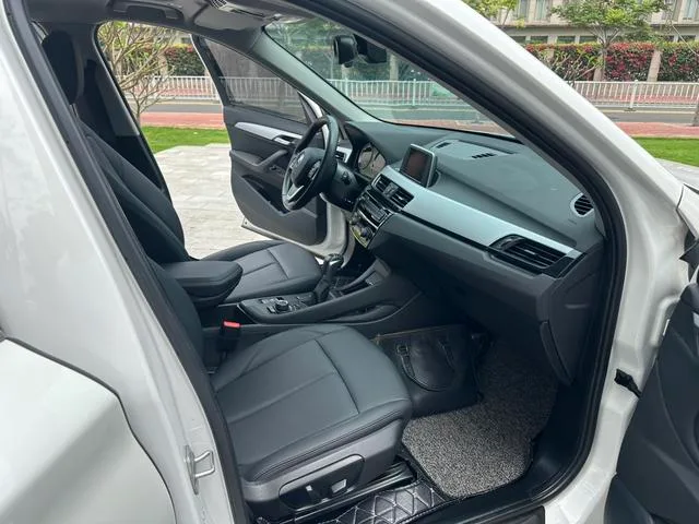 BMW X1 2019 sDrive20Li Leading Type exterior photo 8 BMW X1 2019 sDrive20Li Leading Type exterior photo 8