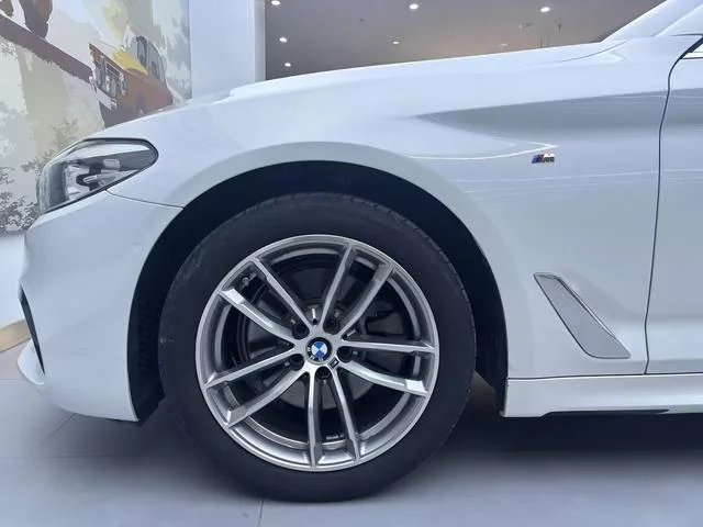 BMW 5 Series 2020 525Li M Sports suit exterior photo 8 BMW 5 Series 2020 525Li M Sports suit exterior photo 8